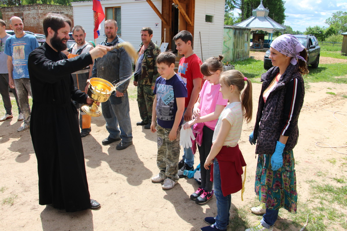 Субботник и 130 лет храму